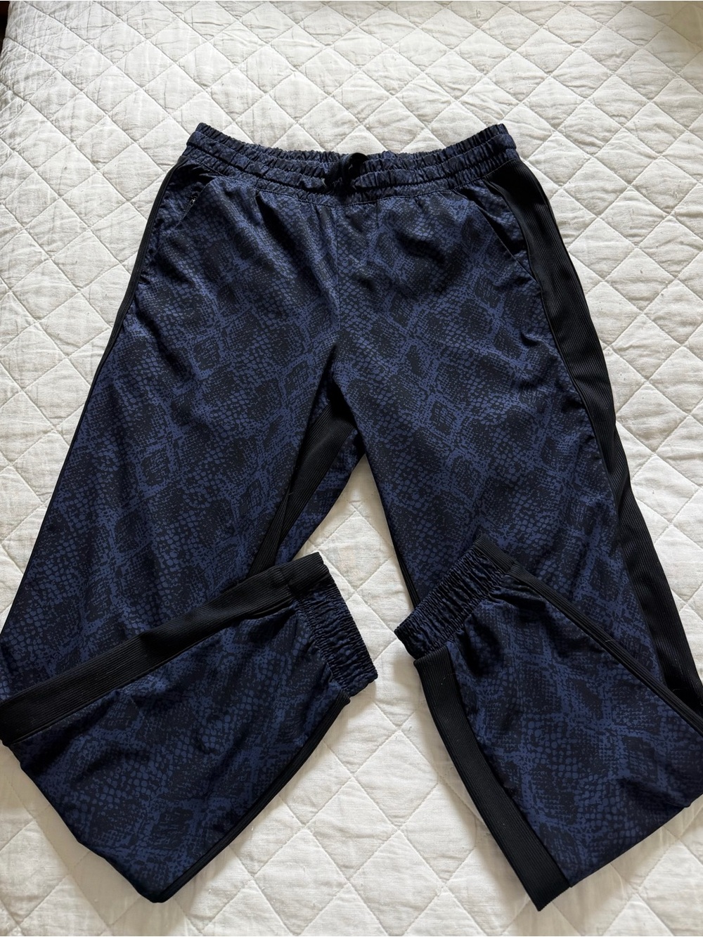Athleta Brooklyn Navy Black Snake-Print Jogger Pants EUC